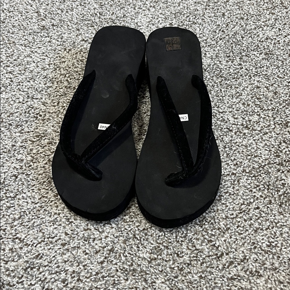 Black Women's Velvet Flip Flop Sandals